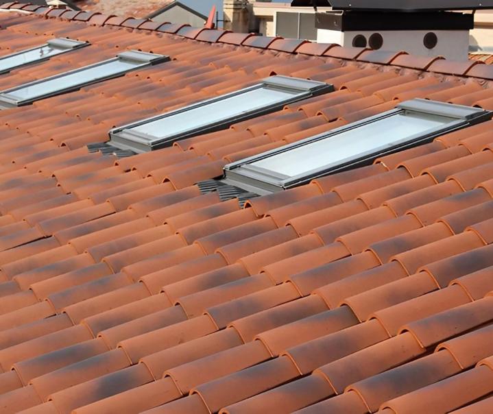 Nous posons des fenêtres de toit Velux.